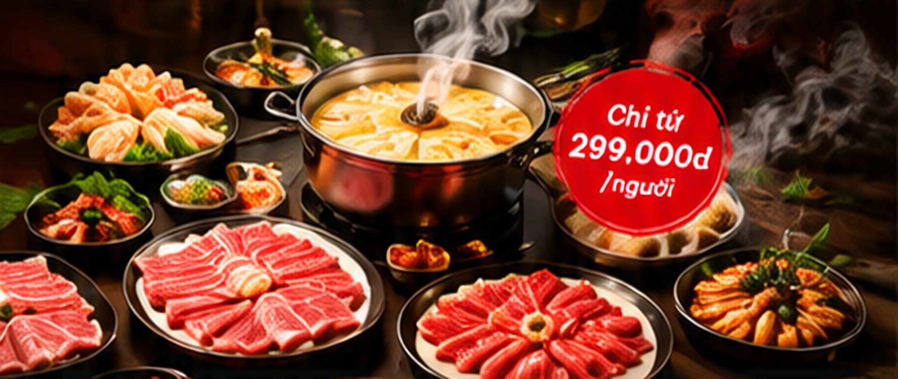 Bàn combo lẩu nướng với nồi lẩu và các đĩa thịt bò